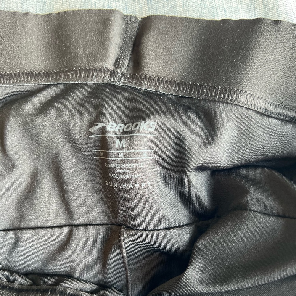 Mens medium Brooks running shorts 3”